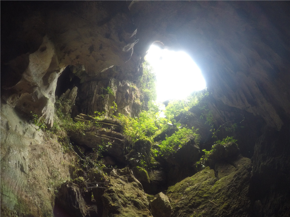 千龍洞洞穴穿越探險